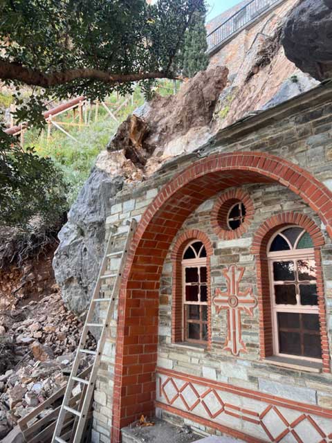 Kalyva Dormition, Skete, wall damage